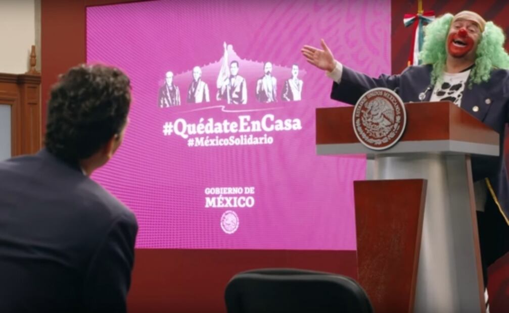 Loret y Brozo van a la "mañanera" y le dejan cubrebocas a AMLO