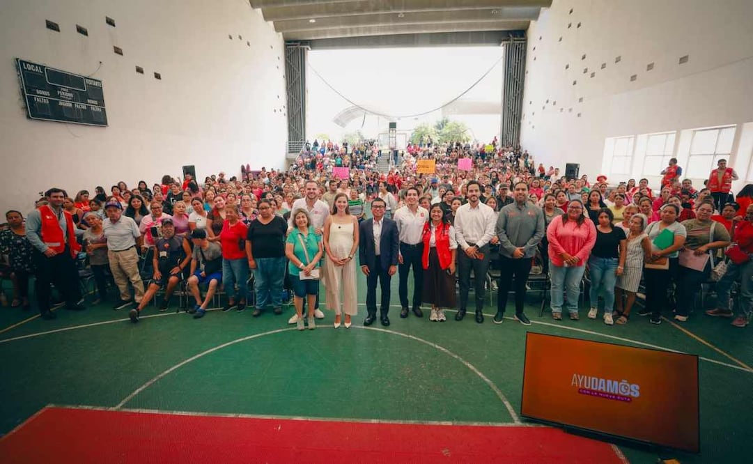 Mariana Rodríguez Cantú, titular de AMAR a Nuevo León, en la entrega de más de 2 mil tarjetas de apoyo económico para mujeres. 2 de septiembre de 2026. Foto: Cortesía