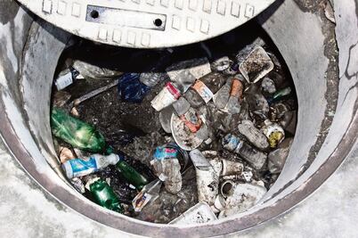 Buscan elevar penas por tirar basura a la calle