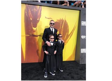 Miguel Bosé posa por primera vez con sus hijos