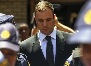 Pistorius es condenado por asesinato; volverá a prisión
