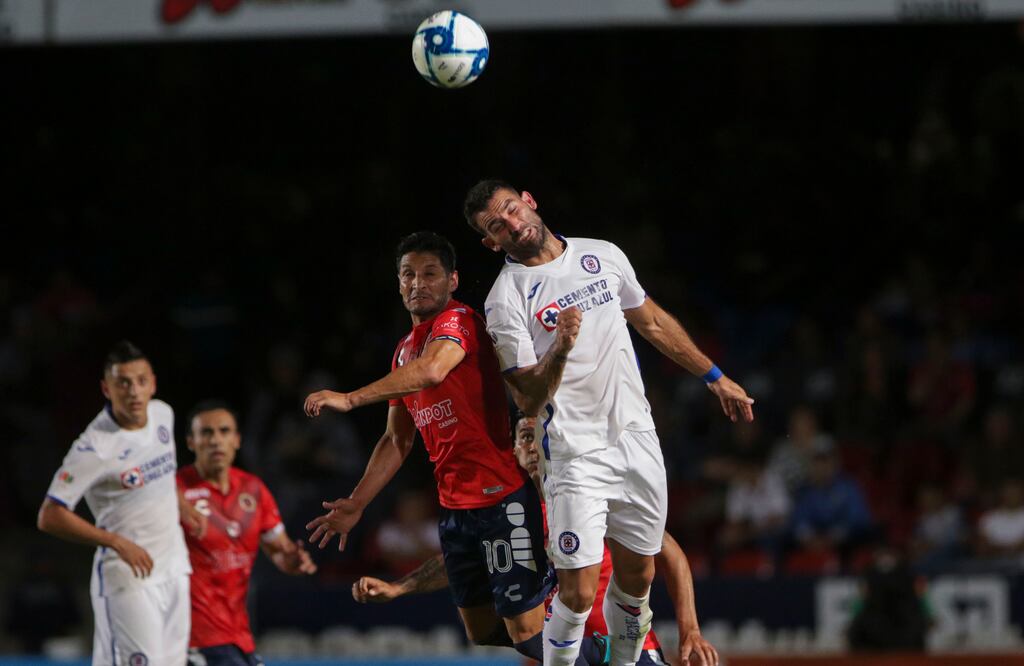 Martín Cauteruccio conduce el balón en el partido ante Veracruz  (Imago7).