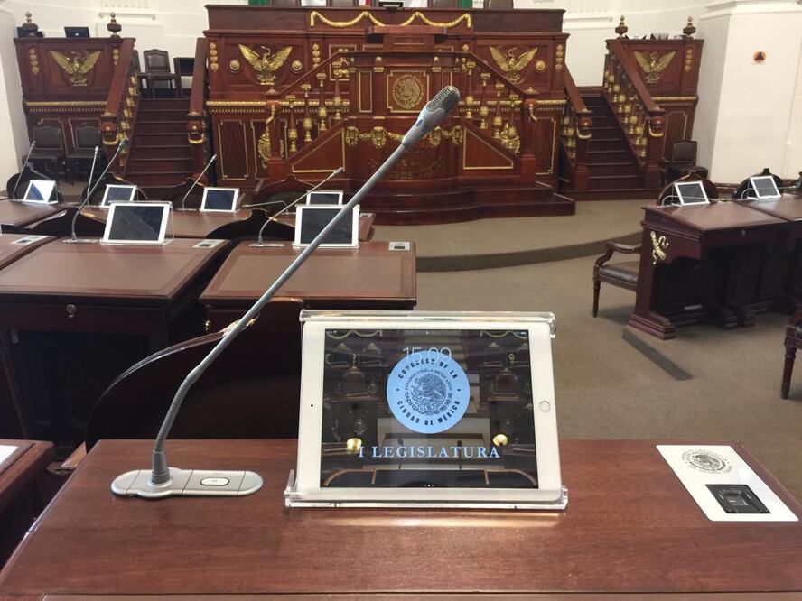 Esta herramienta digital servirá para que los diputados locales registren su votación. Foto: Diana Villavicenciao / EL UNIVERSAL