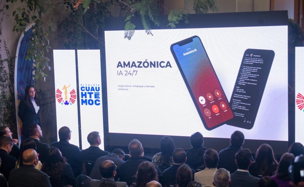 Alessandra Rojo de la Vega presentó Amazónica IA, una nueva inteligencia artificial que pretende ayudar a los ciudadanos con cualquier situación relacionada al gobierno. Será gratuita y estará disponible a partir de abril. A la presentación acudieron los alcaldes Luis Mendoza (BJ) y Mauricio Tabe (Miguel Hidalgo), además de varios funcionarios y empresarios. (23/03/2026) Foto: Santiago Cadena El Universal