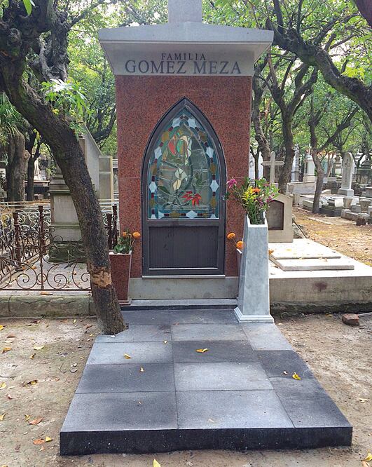 Roberto Gómez Bolaños 'Chespirito' está en el Panteón Francés. Días posteriores al entierro del comediante se propaló la idea de que estaba prohibido visitarla. Florida Meza, su viuda, lo negó (VALENTE ROSAS. EL UNIVERSAL)