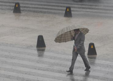 Prevén lluvias con intervalos de chubascos en el Valle de México