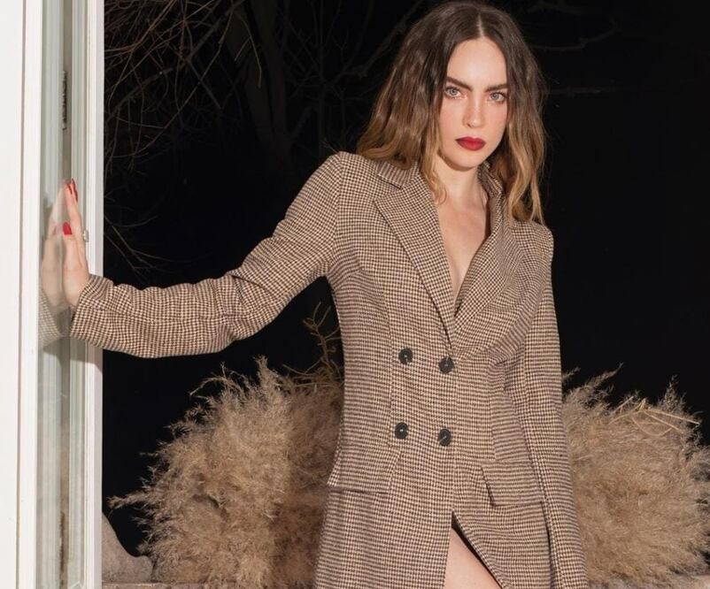 Belinda y la diseñadora Gabriela González en portada de revista. Foto: Instagram @belindapop