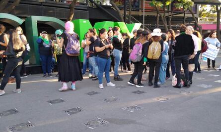 Feministas alistan performance "Un violador en tu camino" en Glorieta de los Insurgentes