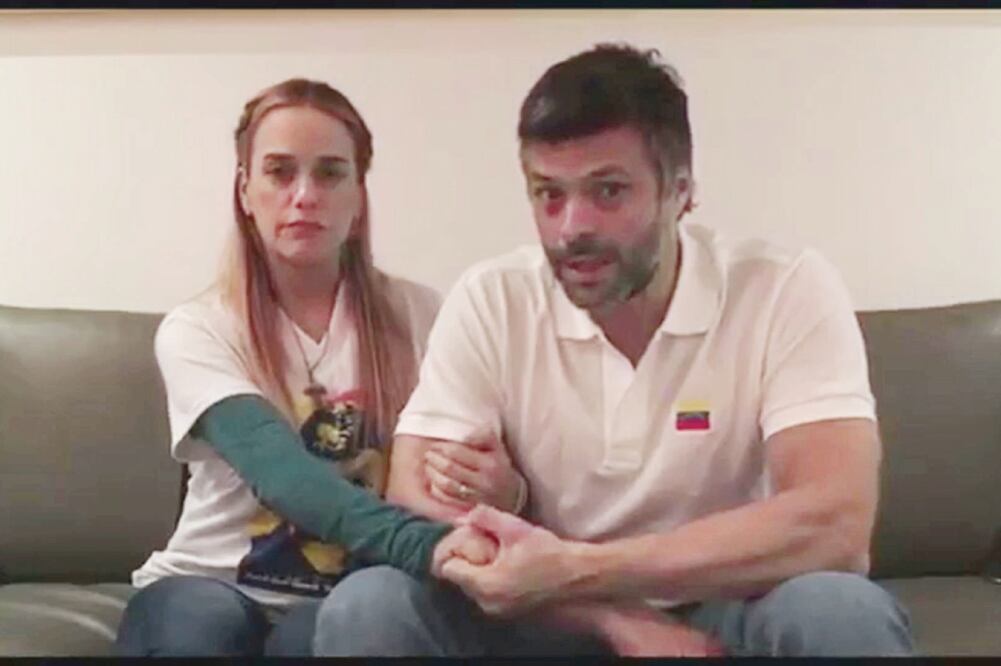 Imagen tomada del video grabado el 17 de julio y difundido ayer, donde Leopoldo López habla del embarazo de su esposa Lilian Tintori (REUTERS)