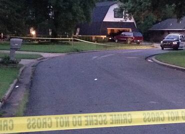 Hallan muertos a 5 miembros de una familia en EU