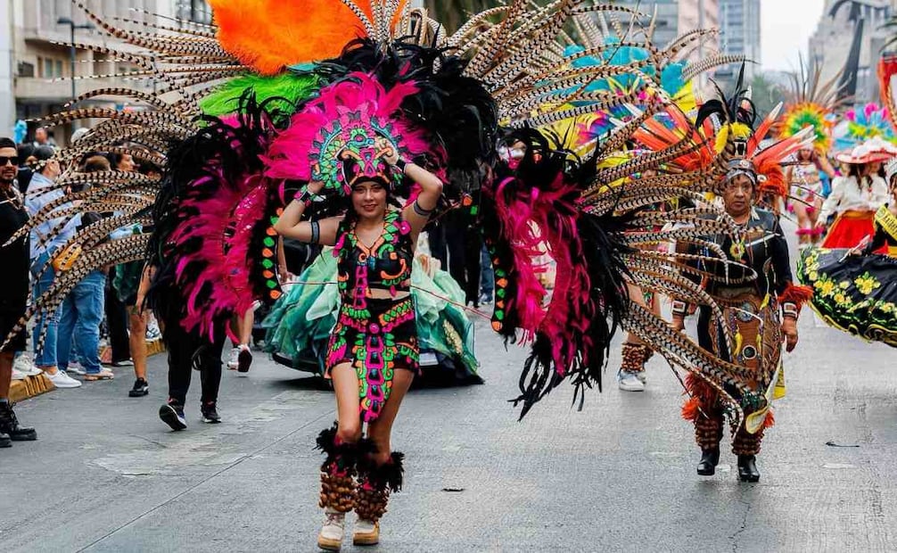 Entre música, colores y máscaras, el Zócalo vibra; carnavales celebran tradición.
Foto: Osmar Alvarado / EL UNIVERSAL