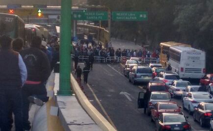 CNTE bloquea autopista México-Toluca
