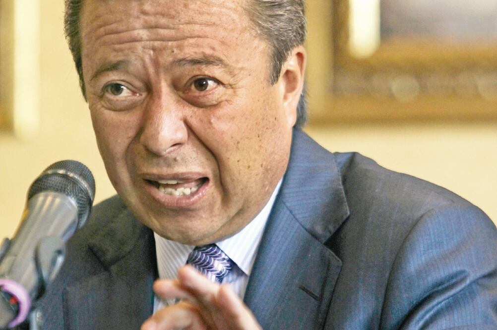 Promotor. El priísta César Camacho es uno de los impulsores del dictamen que considera que el esquema policiaco actual es insuficiente (ARCHIVO EL UNIVERSAL)