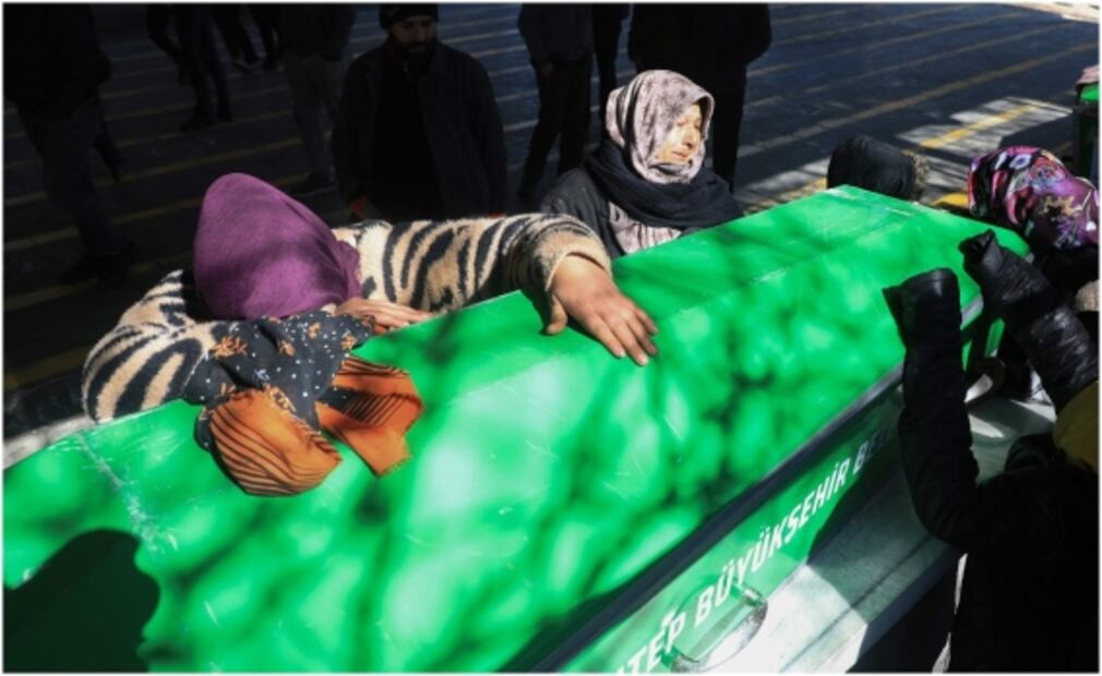 Habrá funerales colectivos para las víctimas del sismo en Turquía