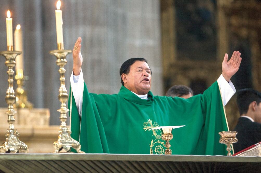 En la homilía dominical, el cardenal Norberto Rivera pidió orar por los damnificados en Chiapas y Oaxaca (CAMILA MATA. EL UNIVERSAL)