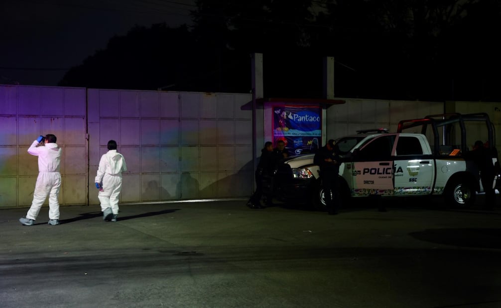 Hombre muere tras agresión con arma de fuego en la alcaldía Azcapotzalco; autoridades realizan diligencias.
Foto: Valente Rosas