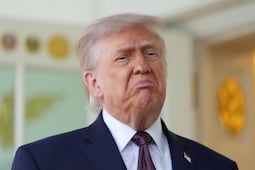 Golpe a Trump: juez declara ilegal el cobro de 100 mil dólares a visas H-1B