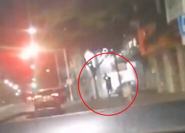 VIDEO: Captan a sujetos destruyendo a balazos cámaras de vigilancia en Sinaloa