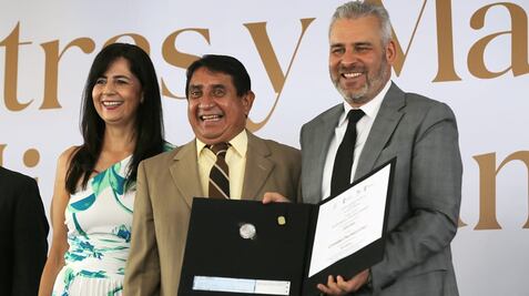 Michoacán celebra a los maestros y abre plataforma digital de la Secretaría de Educación para servicios en línea