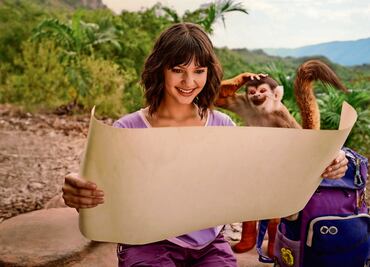 Una Dora ahora adolescente valida su cultura