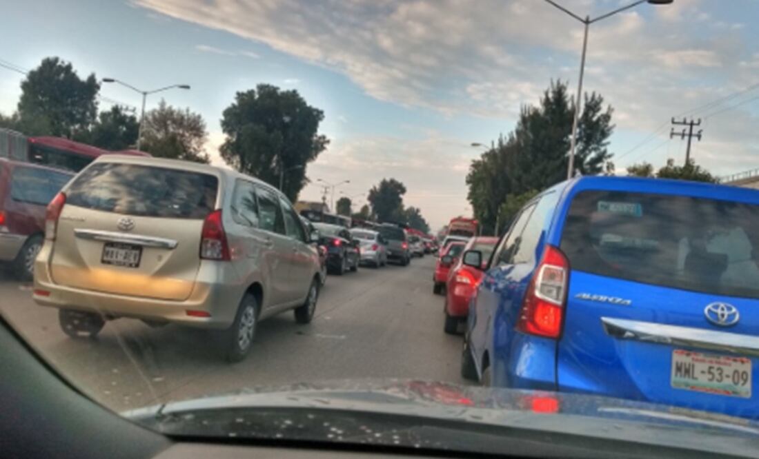 Caos vial en Vallejo y Montevideo. Foto tomada de @ANALETICIAST1