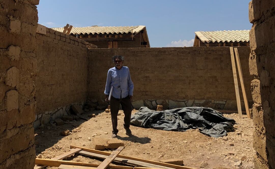 El artista oaxaqueño Francisco Toledo en el lugar de la construcción. Foto: Cortesía