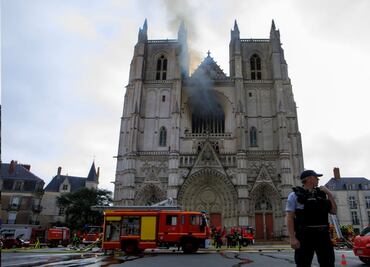 Incendio provoca daños en la catedral gótica de Nantes en Francia