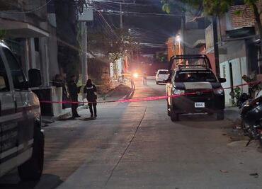 Hallan dos cadáveres dentro de auto abandonado en Cuernavaca, Morelos; los acusan de robar autos