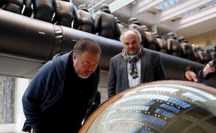 Ai Weiwei lleva una gigantesca barca a Praga