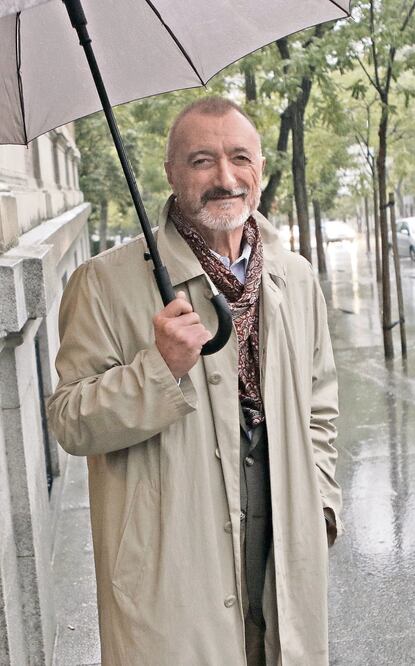 El escritor Arturo Pérez-Reverte ya escribe la segunda parte de la novela de espionaje protagonizada por Falcó (JUAN CARLOS ROJAS. EL UNIVERSAL)
