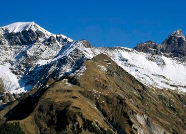 Autoridades hallan restos de avión suizo en Los Alpes