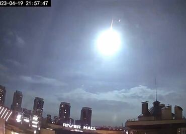 ¿Ataque, satélite o meteorito? Destello en el cielo desata confusión en Ucrania