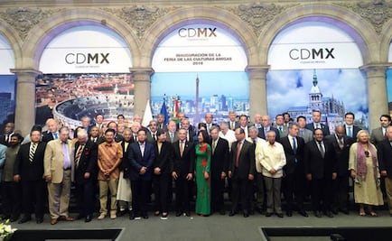 Inauguran Feria de las Culturas Amigas en el Zócalo