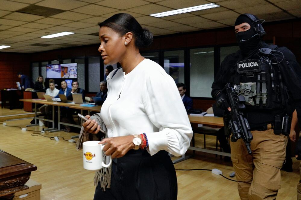 La Fiscal General de Ecuador, Diana Salazar, al ingresar a la audiencia de acusación contra los investigados por presunto crimen organizado en el caso "Metástasis" en Quito el 14 de diciembre de 2023. Foto: AFP