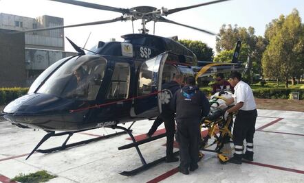 Policía capitalina traslada en helicóptero a mujer con infarto agudo