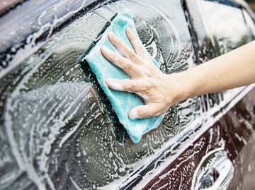 Cómo lavar tu auto con bicarbonato de sodio