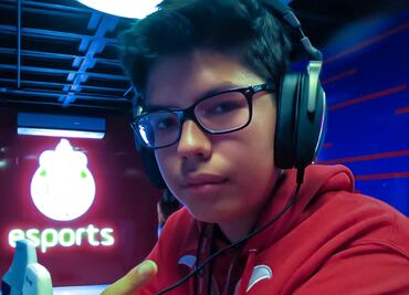 Coach de Chivas en la eLiga MX explica como sí puedes vivir de los eSports