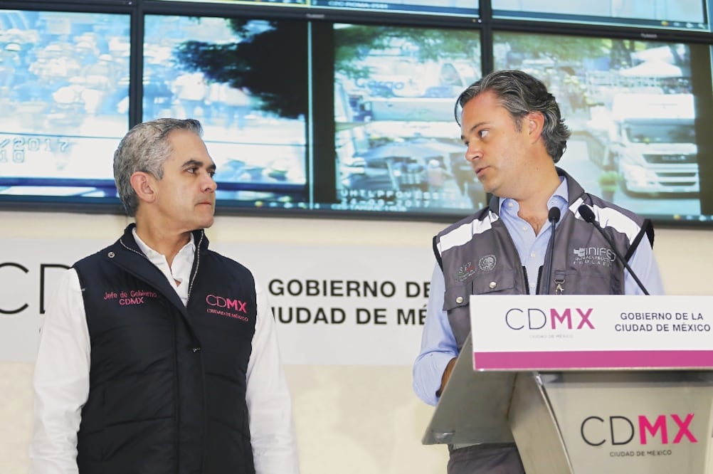 Miguel Ángel Mancera y Aurelio Nuño acordaron que las escuelas públicas y privadas reanudarán actividades una vez que cuenten con el certificado de revisión estructural. (BERENICE FREGOSO. EL UNIVERSAL)