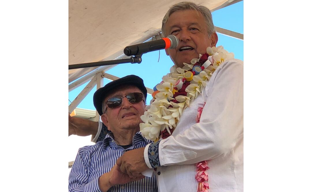 Andrés Manuel López Obrador con Fernando Coello Pedrero, abuelo materno del gobernador Manuel Velasco Coello. (FOTO: Especial)