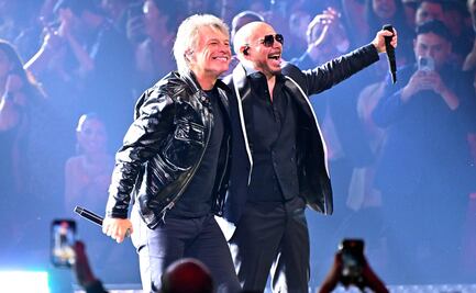 Bon Jovi triunfa en los Latin Grammy junto a Pitbull, pero desata críticas en redes