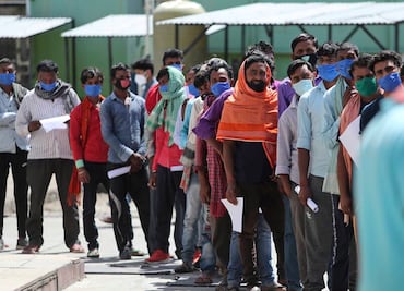 Por aumento de contagios de Covid-19 en India, Nueva Delhi entra en confinamiento