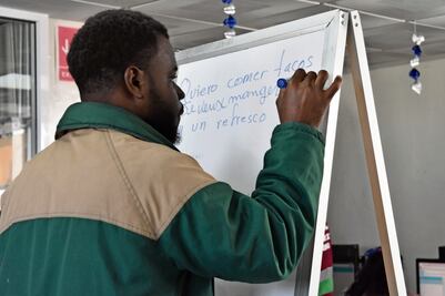 Haitianos toman clases de español