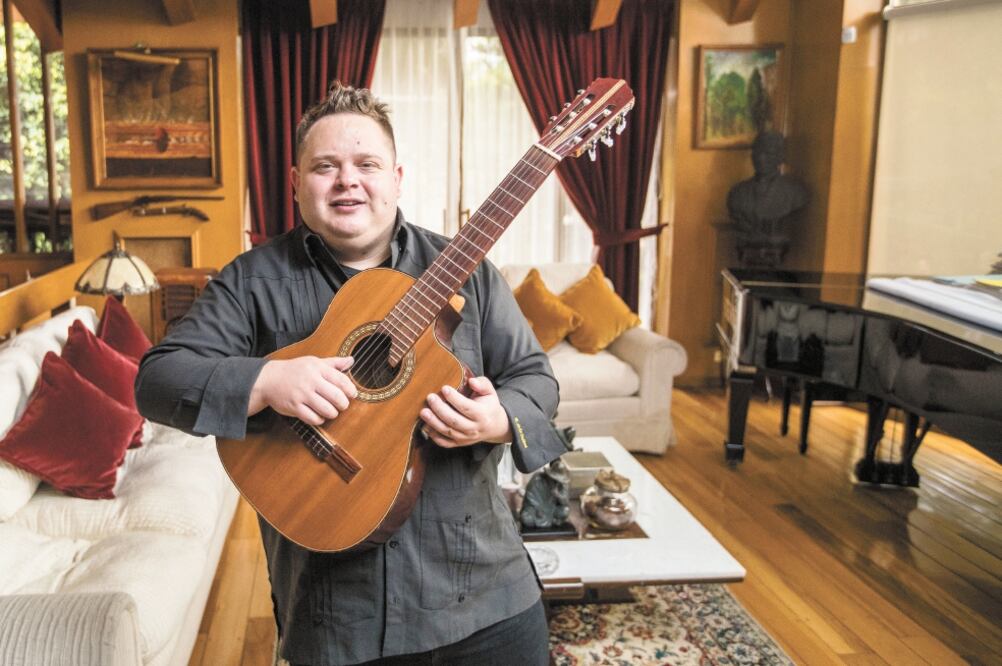 ”Este género lo defendemos varios artistas, amigos con los que me he aliado y le rendimos homenaje”, dice Rodrigo De La Cadena. Foto: Germán Espinosa. El Universal