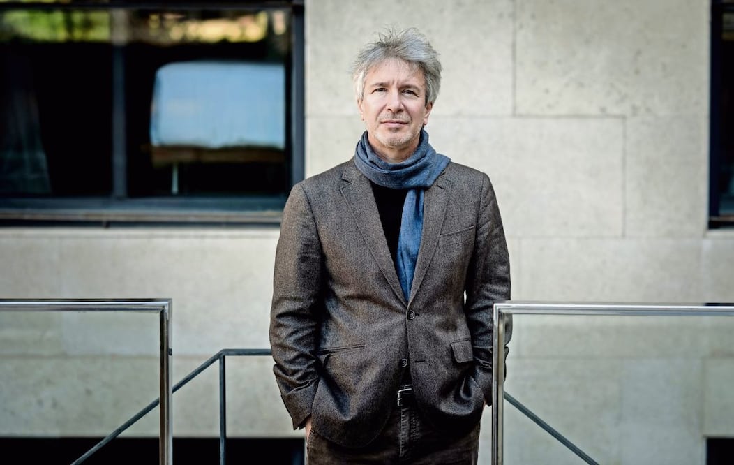 Éric Vuillard es un escritor y cineasta francés, quien en su obra desmitifica pasajes históricos. Crédito: Cortesía Tusquets España