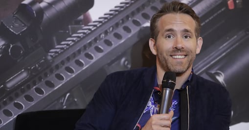 Al estilo Deadpool, Ryan Reynolds felicita a "Joker"