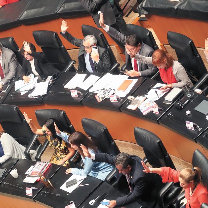 En la Ciudad de México, integrantes de las bancadas del PAN, PRI, MC y PRD de la Comisión Permanente del Congreso de la Unión acusaron que la Ley Garrote es una traición a los movimientos sociales. GERMÁN ESPINOSA. EL UNIVERSAL