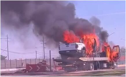 Imparable la violencia en Sinaloa; Grupo armado incendia camioneta y grúa a un costado de carretera México-Nogales