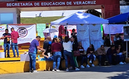 Maestros toman oficinas centrales de la Secretaría de Educación de Veracruz