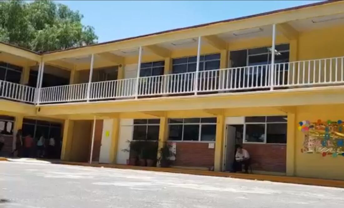 La delegación llevó a cabo la repartición de estas tarjetas en el Centro de Desarrollo Comunitario "Carmen Serdán" en Calzada de La Virgen.(Fotografía: Especial )