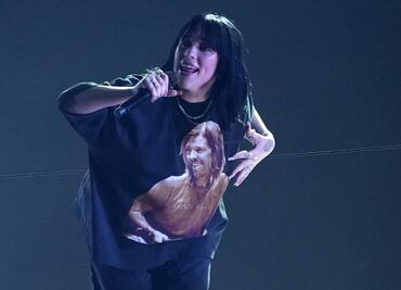 Billie Eilish "lleva" a Taylor Hawkins al escenario de los Grammy